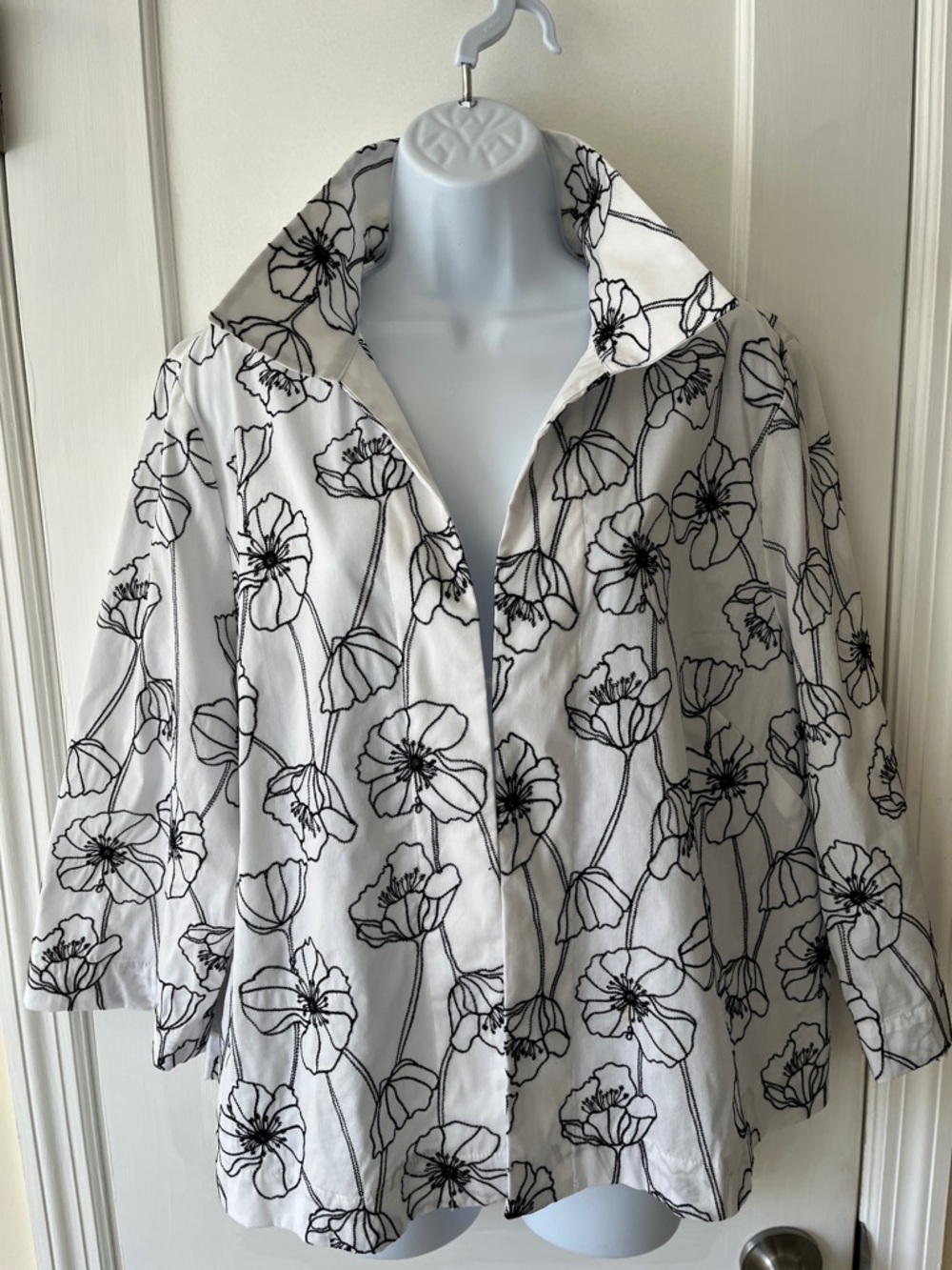 Chico's Embroidered Swing Jacket Floral Cotton Blend Top Women's L Black White